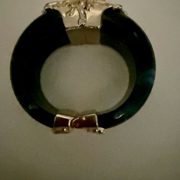 Vintage Inna Cytrine Black Lucite Hinged Clamp Gold Tone Bangle Bracelet - Picture 3 of 7